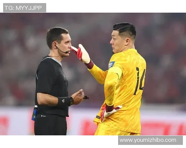 足球明星怒扔球迷手机引发热议球迷反应各异引发社交媒体讨论